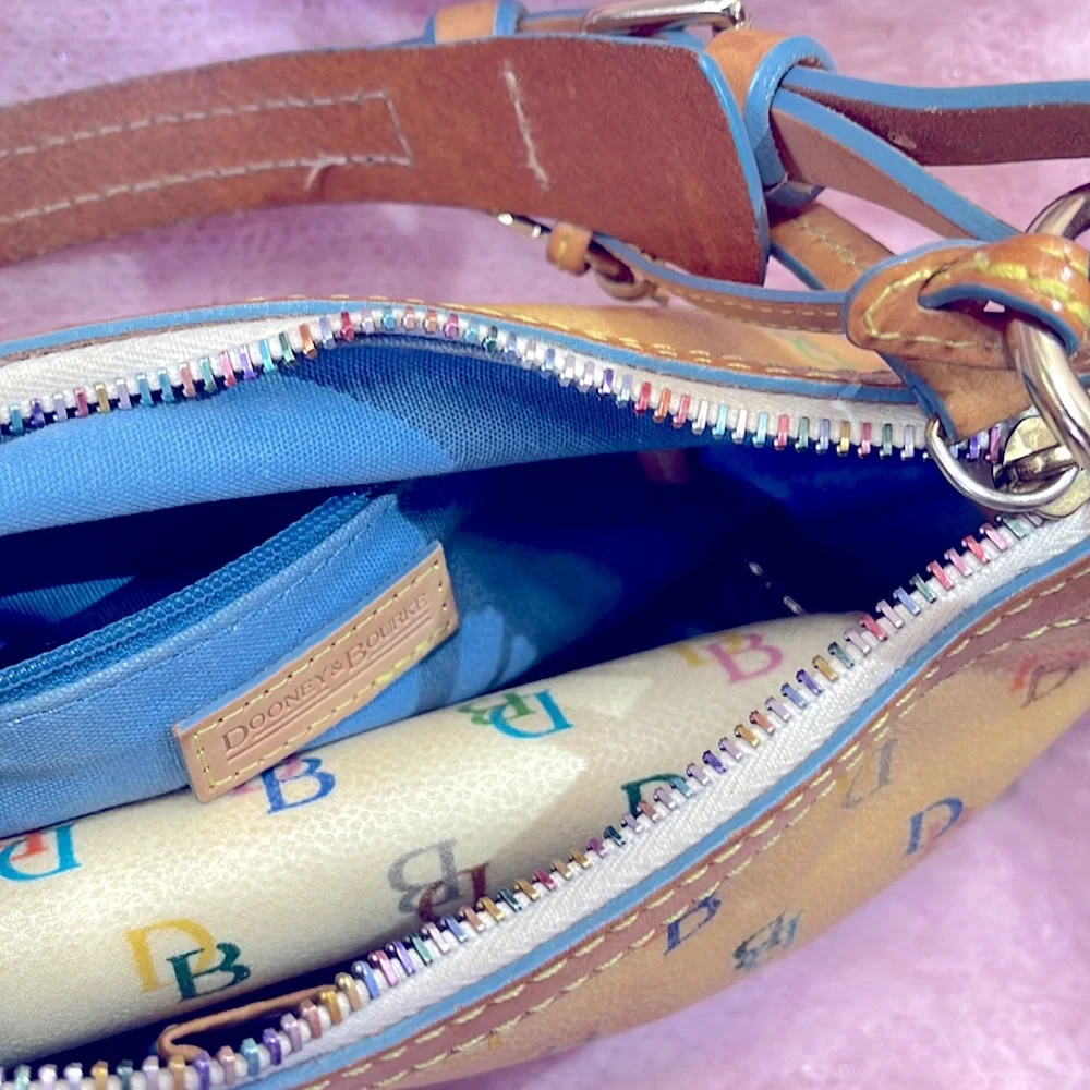 Dooney and Bourke Wallet and shoulder bag🙌💕!! - Picture 5 of 7